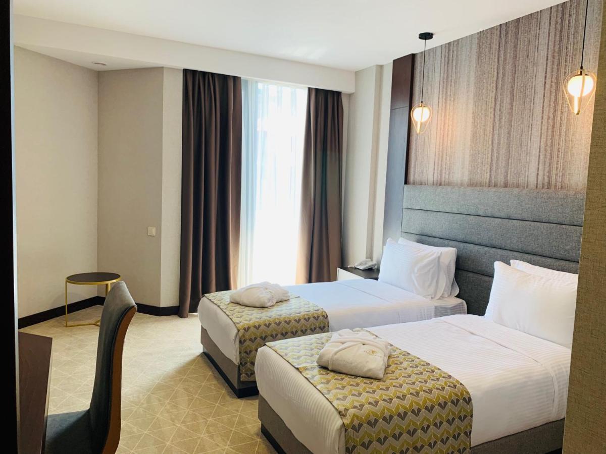 Hotel Salvador Batumi Bagian luar foto
