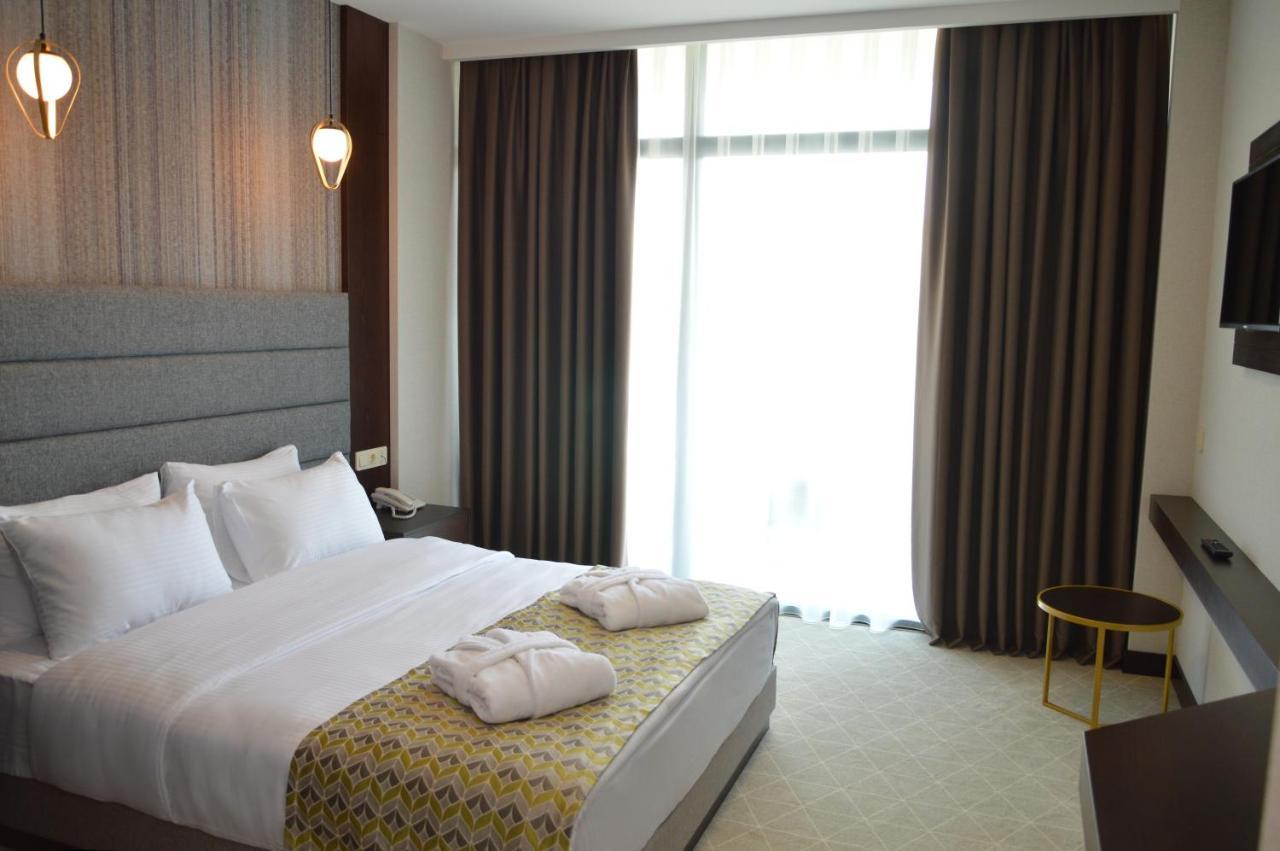 Hotel Salvador Batumi Bagian luar foto