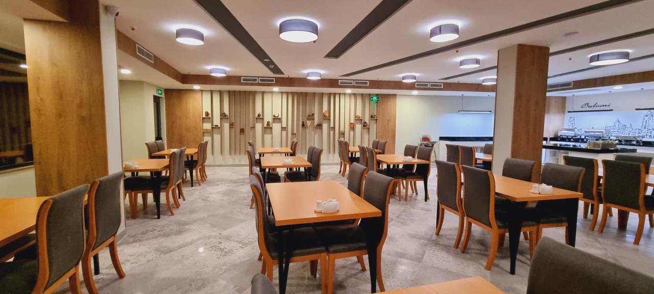Hotel Salvador Batumi Bagian luar foto