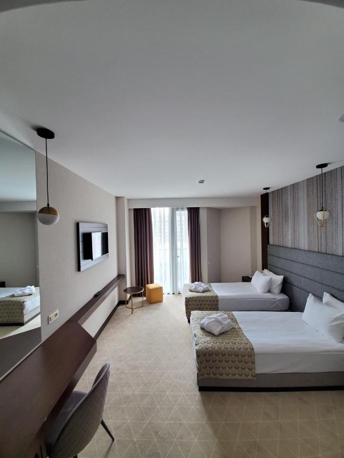 Hotel Salvador Batumi Bagian luar foto