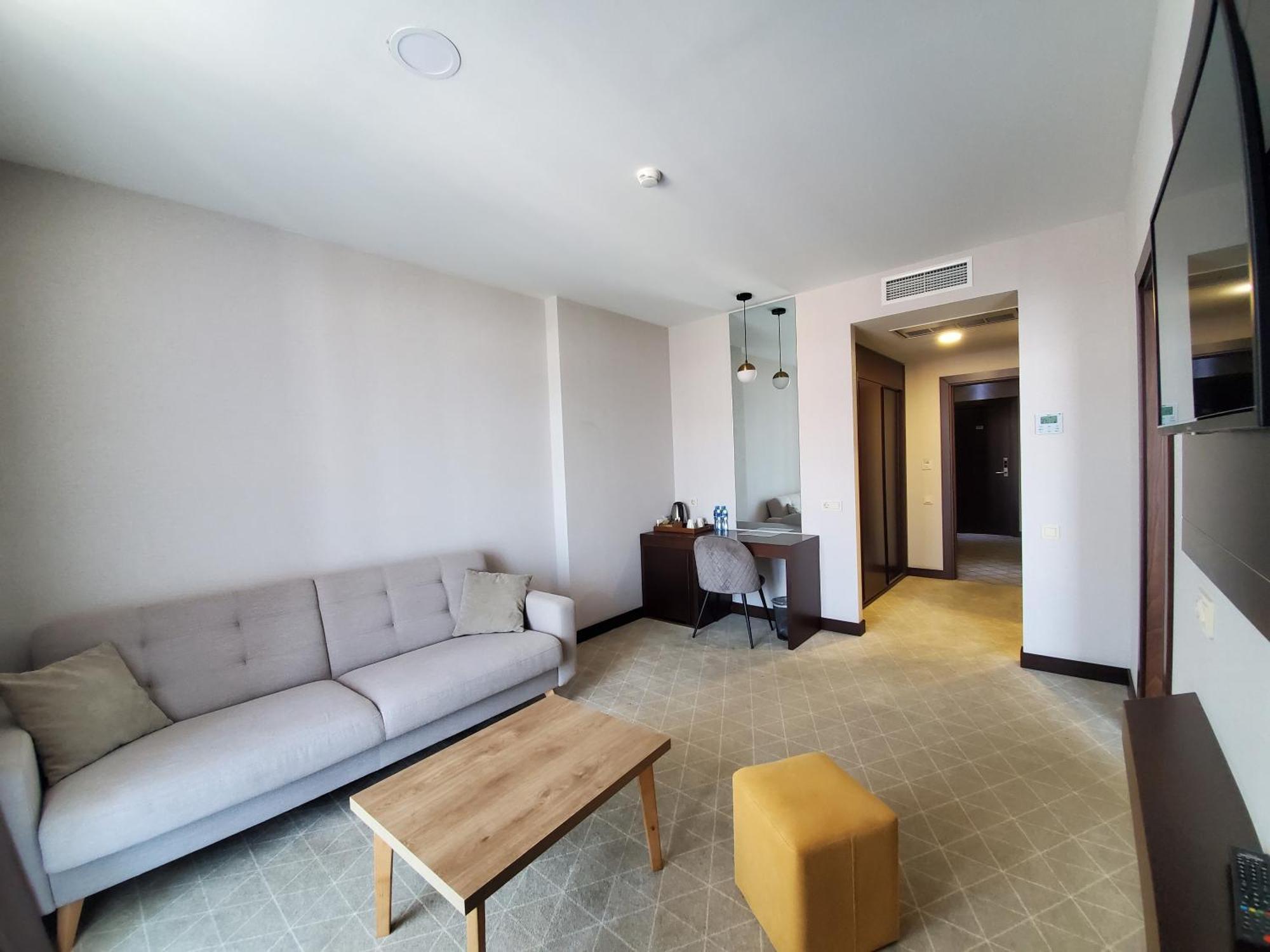 Hotel Salvador Batumi Bagian luar foto