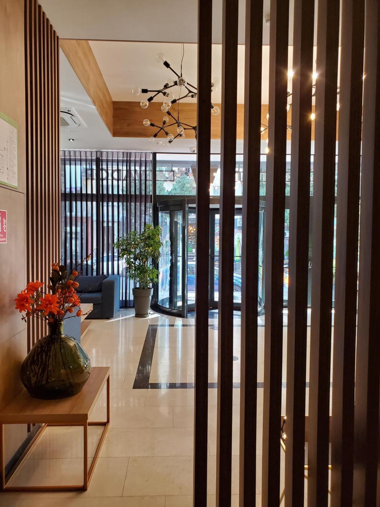 Hotel Salvador Batumi Bagian luar foto