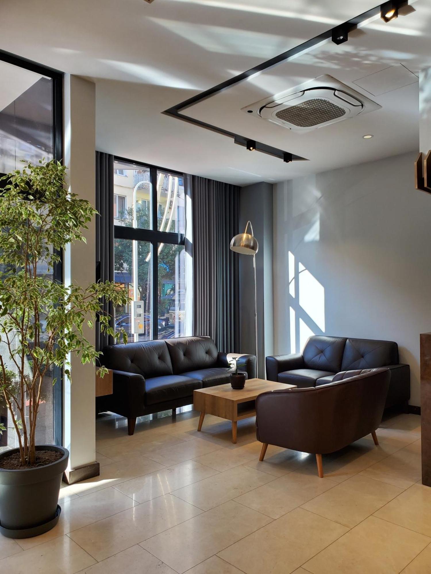 Hotel Salvador Batumi Bagian luar foto